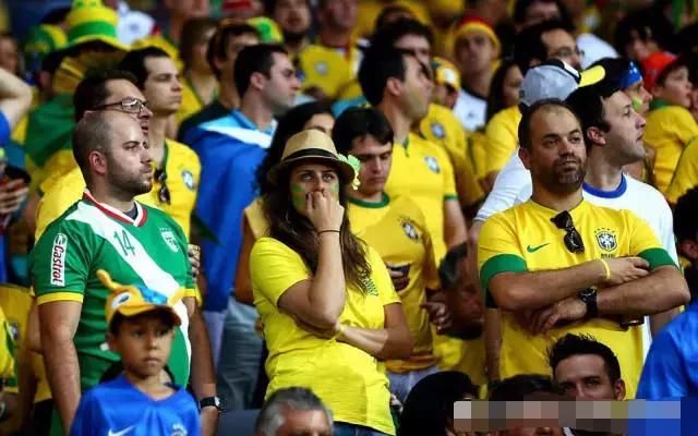  尼克斯主场惨败，球迷呼吁换帅声浪高涨  